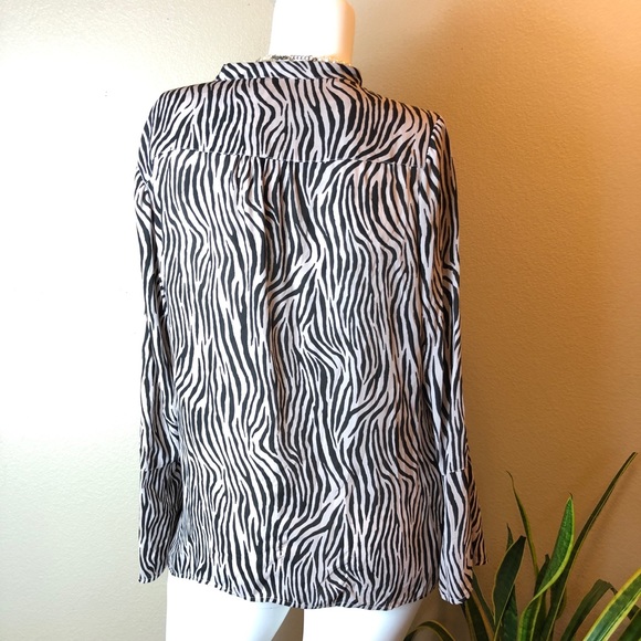 🛍Noir  Animal Print Front Tie Blouse - Picture 5 of 7